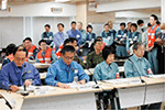 本部会議における住民避難等の意思決定訓練の様子（北海道庁）