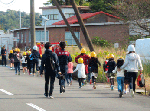 小学生による津波避難訓練（高知県四万十市）