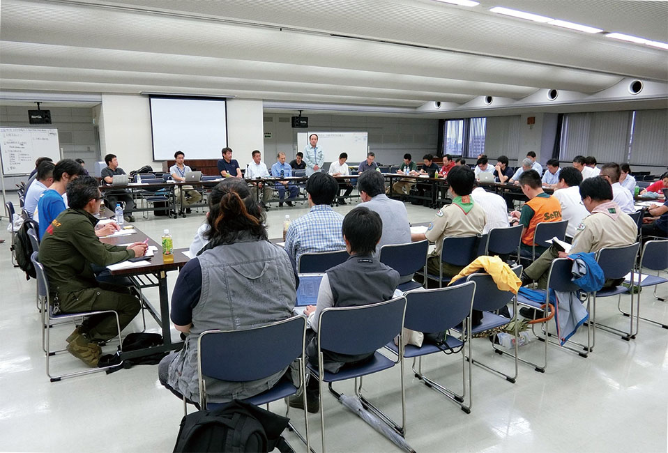 第一回情報共有会議の開催（7月9日、福岡県NPO・ボランティアセンター会議室にて）（写真提供：JVOAD）