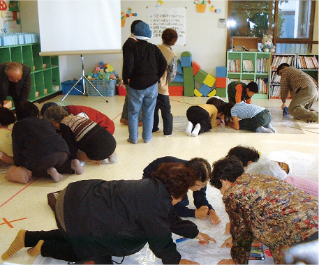 三重県・災害ボランティアネットワーク鈴鹿による「三ちゃん防災サミット」での三世代災害図上訓練DIG のようす