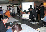 工学院大に設置された新宿西口現地本部における情報共有訓練の写真