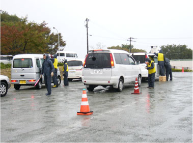 一時立入り時の車両誘導の様子