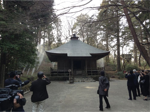 中尊寺における放水実演