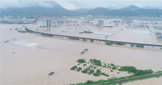 愛媛県大洲市（おおずし）（東大洲地区）の浸水被害（大洲市提供）