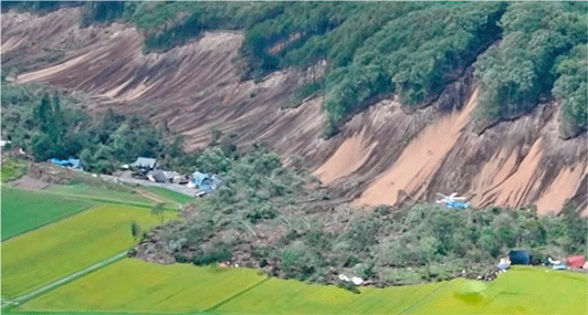 土砂崩れの様子（北海道厚真町（あつまちょう））