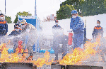 九都県市合同防災訓練で消火訓練に参加する岸田内閣総理大臣（出典：首相官邸ホームページ）