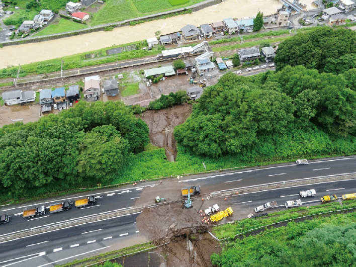 長野県岡谷市の土砂崩れの被害（内閣府資料）