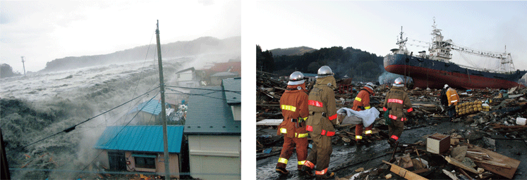 写真６　堤防を乗り越えて町に押し寄せる津波（左、岩手県宮古市）、緊急消防援助隊による被災者の救出（右、宮城県気仙沼市）