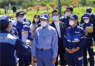 岸田内閣総理大臣による新潟県の被災現場の視察（内閣府資料）