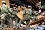 救助活動を行う自衛隊（珠洲市）