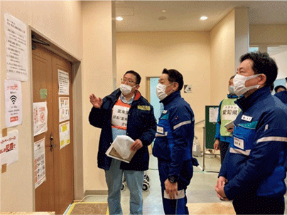 松村内閣府特命担当大臣（防災）及び古賀内閣府副大臣による志賀町の避難所視察（２月10日）