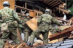 救助活動を行う自衛隊（珠洲市）
