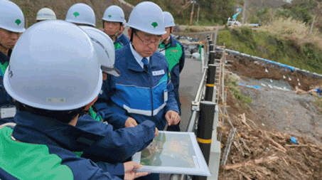 津島内閣府副大臣による東京都八丈町の被災現場の視察