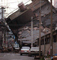 沿道建物からの落下物が危険