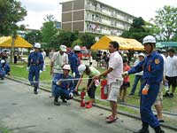 外国人とともに行う防災訓練（写真提供：南御厨地区自治会）