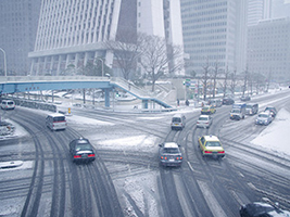 凍結しやすい都市部の信号交差点