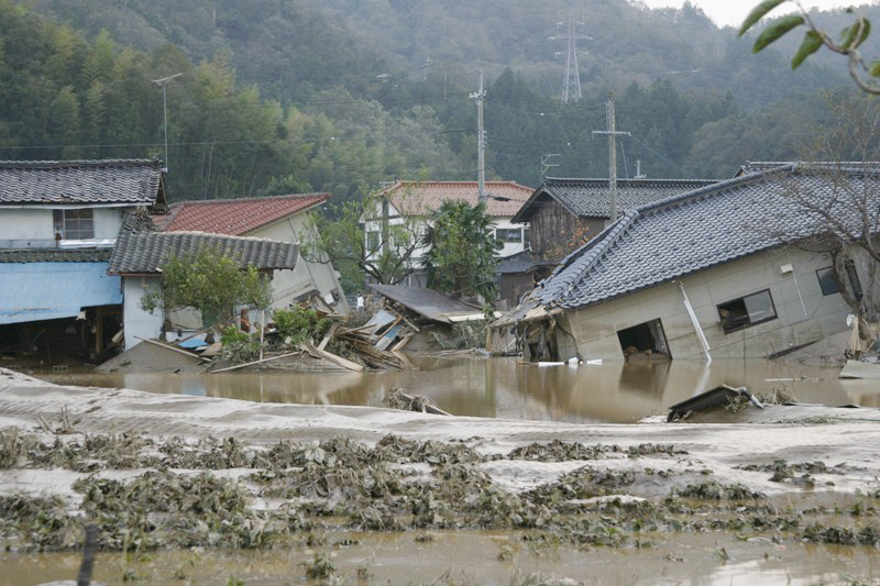 平成16年台風第23号による豊岡市出石町鳥居の堤防決壊現場