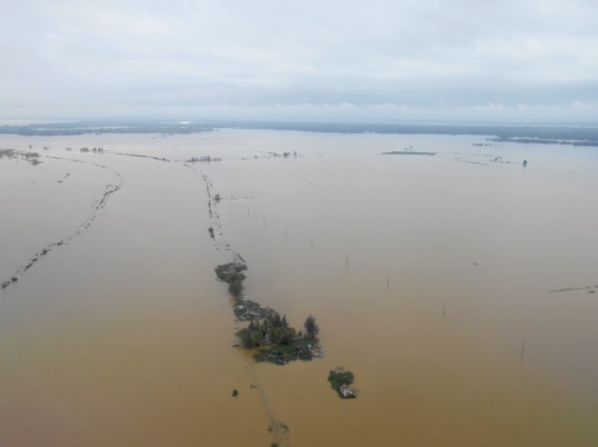 写真-1　2017年11月のHue市近郊の浸水状況