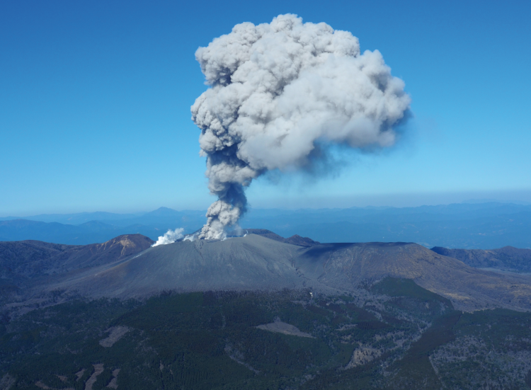 平成30年3月10日霧島山(新燃岳)の状況(写真提供:国土交通省九州地方整備局)