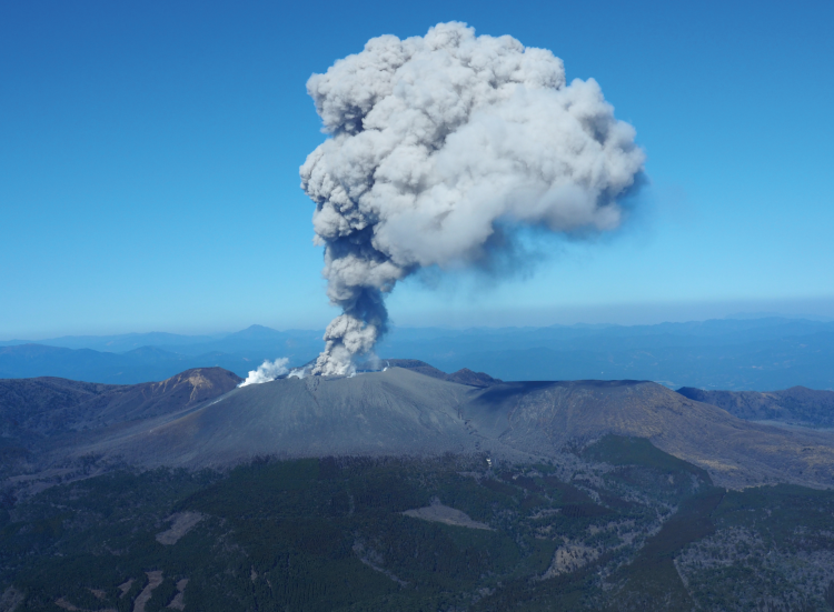 平成30年3月10日霧島山（新燃岳）の状況（写真提供：国土交通省九州地方整備局）