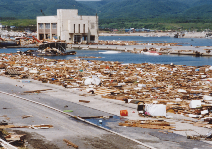 津波の被害を受けた奥尻町（写真提供：奥尻町）