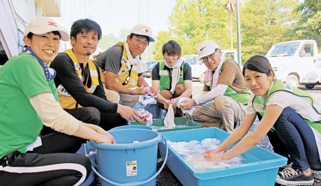 被災地のボランティアセンターで活動する赤十字防災ボランティア(平成30年7月豪雨)