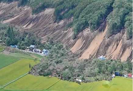 北海道厚真町の土砂崩れの様子