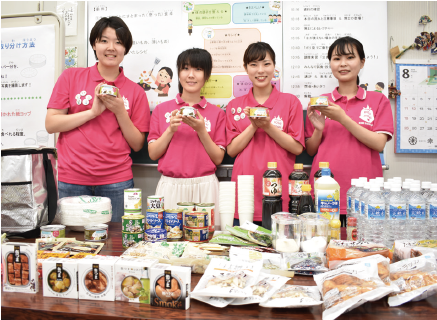 家庭での食料備蓄を啓発する若者の活動（神戸学院大学 防災女子）