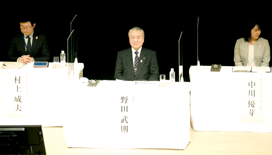 ハイレベルセッションで震災後の釜石の復興・防災力強化の取組を発表する野田市長