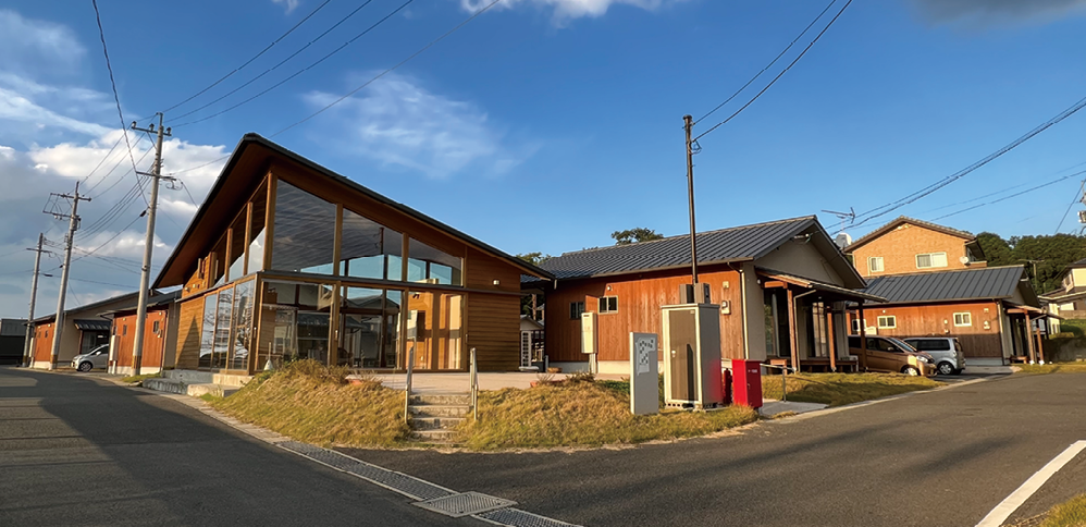 整備された災害公営住宅(上が大津町、下が西原町)
