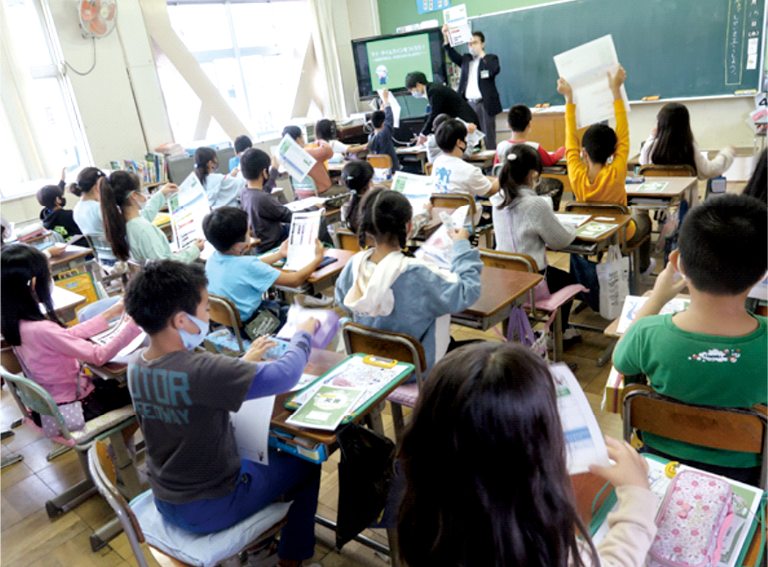 小学校授業でのマイ・タイムライン作成指導（相模原市）