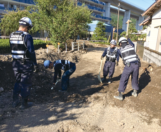 【駿府学園周辺地域の土砂撤去作業の様子-1】