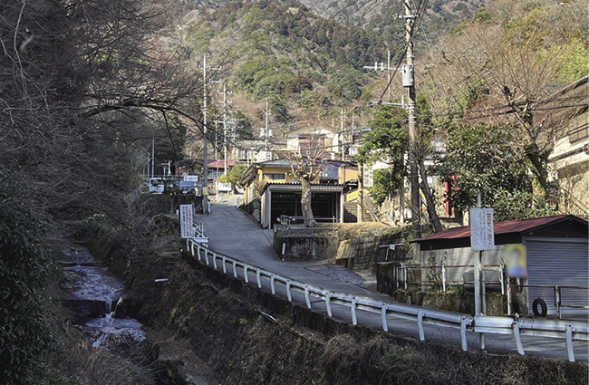 現在の大山町の集落と鈴川