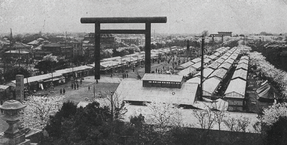 震災後のバラックが建ち並ぶ靖国神社境内（東京市「THE RECONSTRUCTIONOF TOKYO」より）