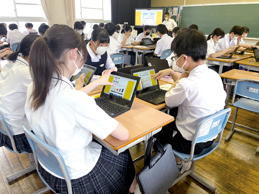 中学校でのタブレットを使った授業