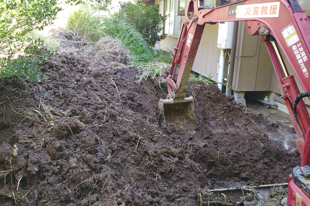 土砂の撤去作業現場