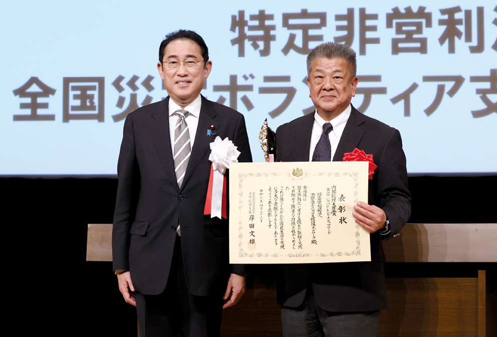 全国災害ボランティア支援団体ネットワーク(JVOAD)の栗田代表理事と岸田総理