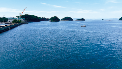 寛政4年普賢岳噴火で生じた島原の沖合の名勝・九十九島(2024年5月撮影)
