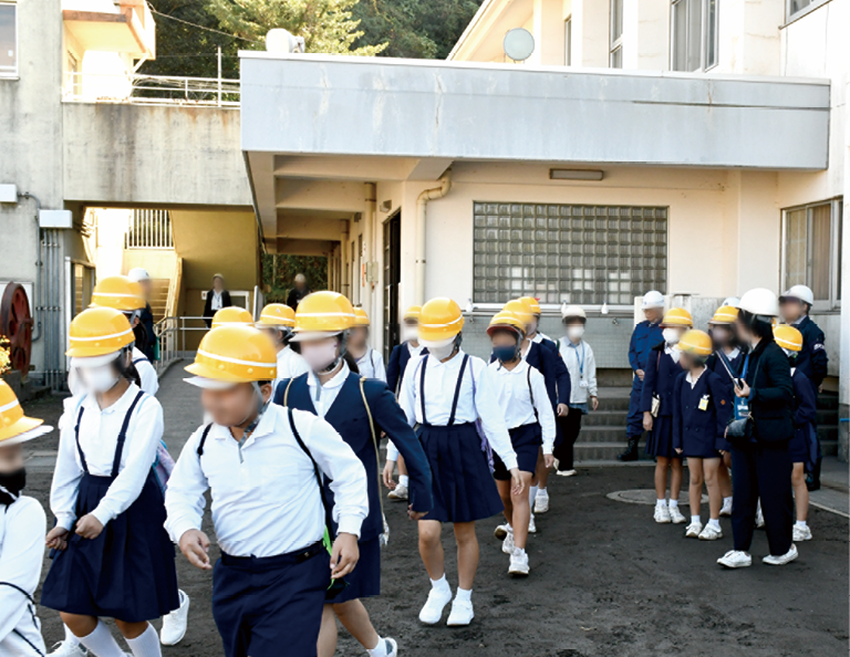 2023年に行われた第54回桜島火山爆発総合防災訓練(住民避難訓練)の様子(鹿児島市提供)