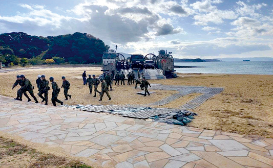 樋合海水浴場へ車両を降車しようとする風景(令和6年(2024年)12月撮影)