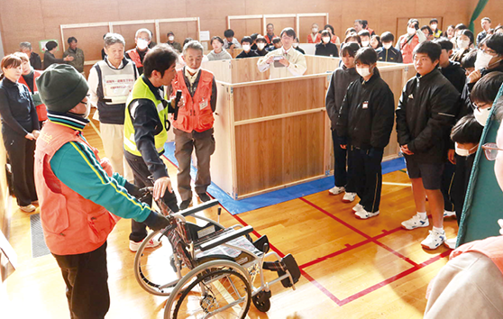 車椅子等に配慮した避難所レイアウト説明