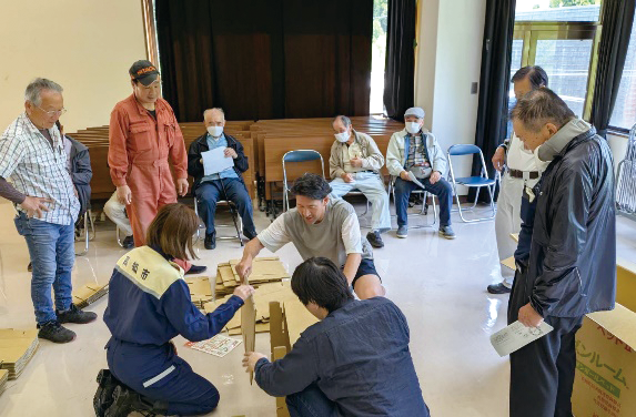 写真4 住民による避難所開設訓練