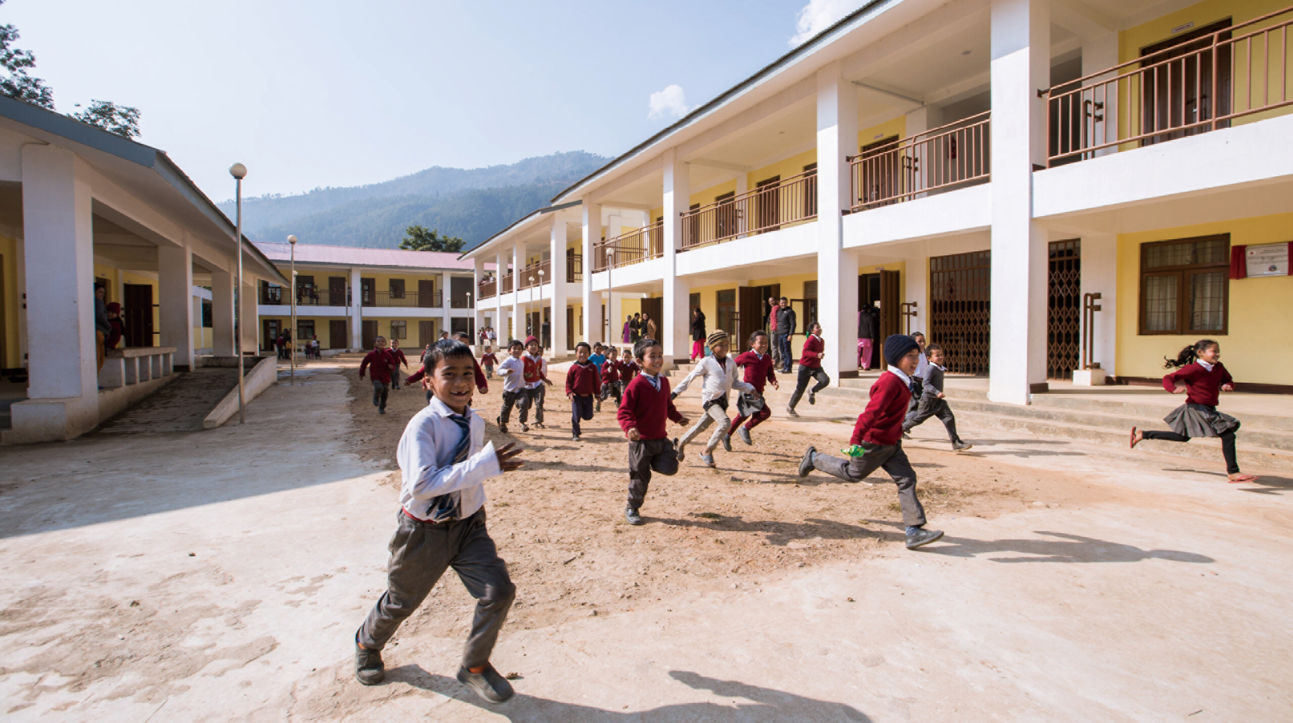 ネパールでJICAの支援により再建された学校(JICA提供)