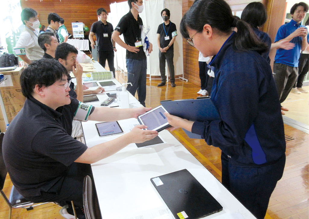 避難所での受付の様子