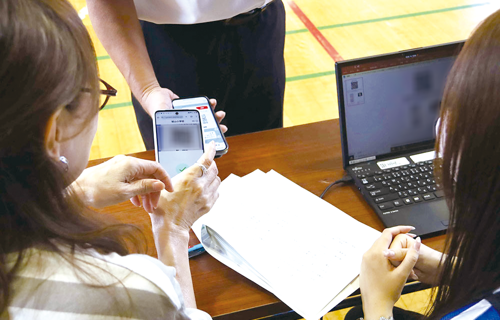 写真1 延山小学校 LINE避難者把握システム検証（令和7年（2025年）8月31日撮影）