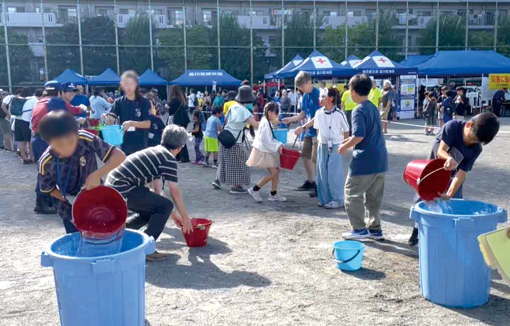 写真2 区民まつりと同時開催した総合防災訓練の様子（令和7年（2025年）9月27日撮影）