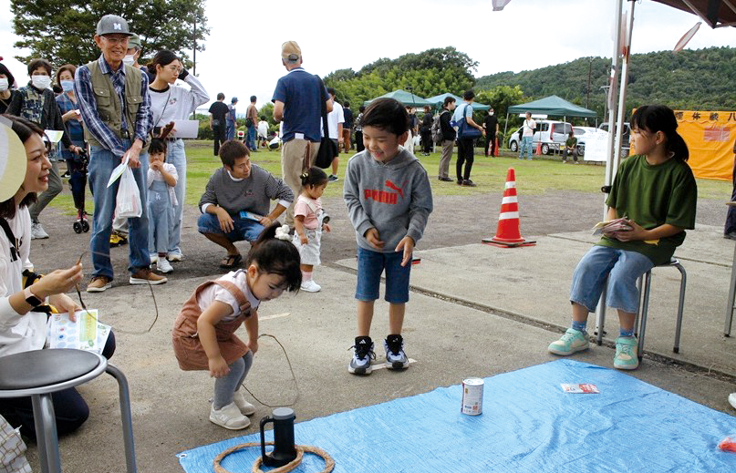写真1 防災輪投げを楽しむ様子（令和7年（2025年）10月撮影）