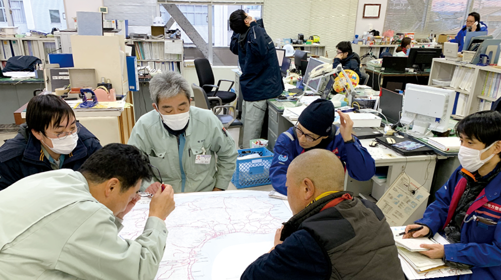 写真2 1月22日珠洲市、北陸地方整備局、災害NPO及び北陸電力による打合せの様子（令和6年（2024年）1月22日撮影）