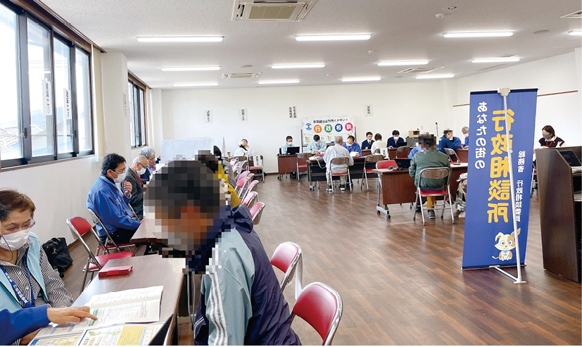 図2 石川県輪島市で開設した特別行政相談所(令和6年(2024年)4月)の様子