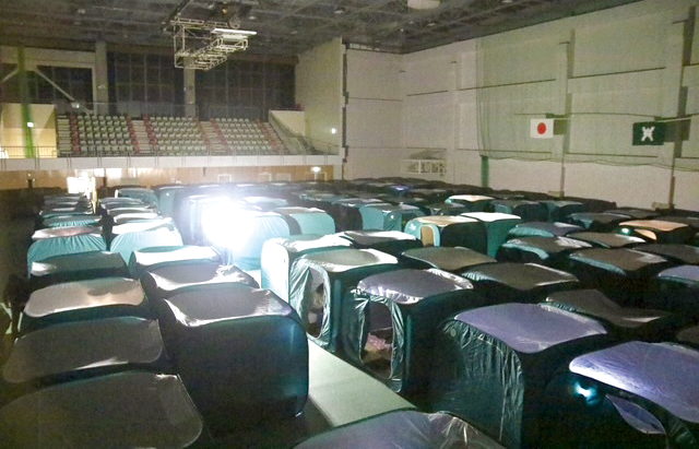 写真2 新しい資機材を利用した避難所設営訓練